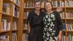 Dolores Vilavedra (esquerda) posa coa presidenta sa�nte, Rosario �lvarez