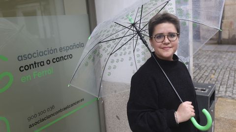 Violeta Varela, retrata este lunes a las puertas de la sede ferrolana de la Asociacin Espaola contra el Cncer