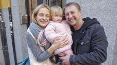 Anastasia, con su marido Leonid y su peque�a hija Anna.