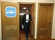 Rafael Louz�n, en la sede provincial del PP, en la noche electoral, tras conocerse los resultados. 