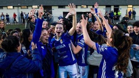 Las jugadoras del Real Oviedo celebran el triunfo ante el Santa Teresa