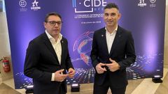 Los gallegos Amancio Varela e Iv�n Cancela, en Yeda, en un receso del congreso de entrenadores.