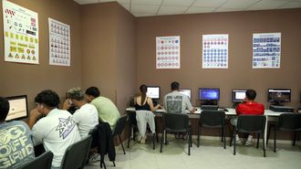 Las autoescuelas se llenan de j�venes que quieren aprovechar el verano para sacar el carn�