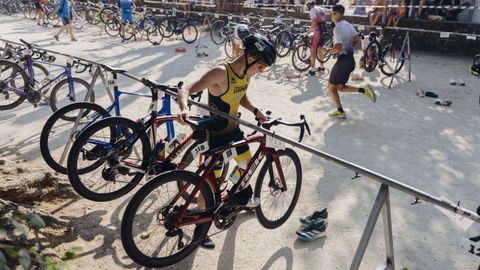Edicin 2025 del triatln de Allariz, que tuvo que ser duatln por la suspensin de pruebas acuticas y nuticas debido a los incendios forestales.