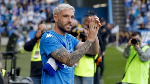 Jos� �ngel, durante la fiesta de celebraci�n tras el ascenso del D�por a Segunda Divisi�n.