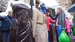 El mercado dominical de Padr�n se ha suspendido, salvo la venta de productos alimenticios