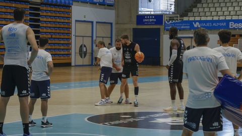 Primer entrenamiento del Breog�n 2026-2027 en el Pazo dos Deportes de Lugo
