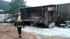 Bomberos de Valdeorras trabajando en la zona