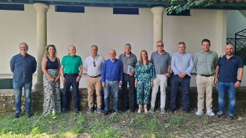Los miembros del patronato de la Fundaci�n Aquae Querquennae V�a Nova en la sede de Porto Quintela, en Bande.