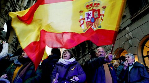 El portavoz de la Coordinadora de Tabarnia, Jorge Ib��ez, ley� un manifiesto en el que dec�a que esta entidad busca �hacer confluir la voluntades y las esperanzas que han generado el nacimiento del fen�meno de Tabarnia�