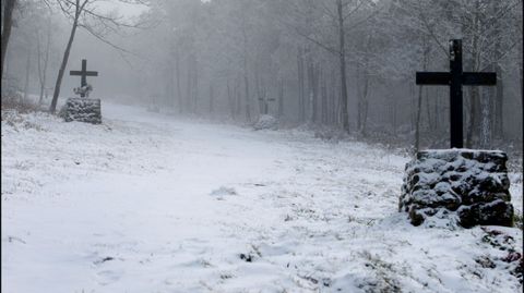 La nieve cubri� el camino de acceso al santuario chantadino de Nosa Se�ora do Faro