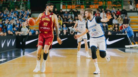 lbum del partido de baloncesto Espaa-Eslovaquia en el Pazo Paco Paz de Ourense