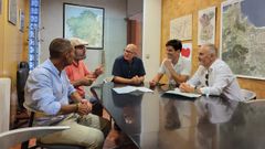 Regueira, en el centro, reunido con directivos de APTCM