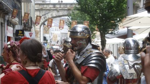 Soldados romanos, por la ciudad