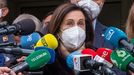 Margarita Robles, atendiendo a los periodistas en Moguer (Huelva)