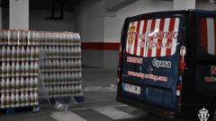 Desde el estadio de El Molin�n sali� la ayuda alimenticia para las asociaciones y familias necesitadas tras el coronavirus.