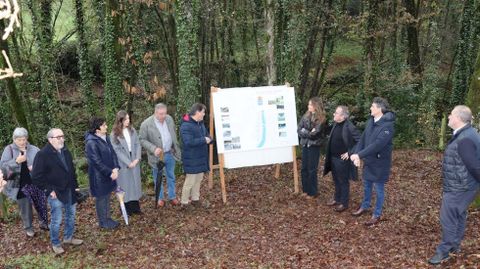 La presentacin del proyecto se llev a cabo en el tramo del ro Mao en el que el Ayuntamiento quiere abrir la zona de bao