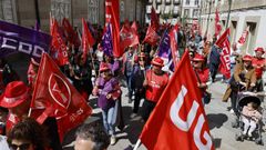 Comisiones Obreras y UGT reunieron a sus trabajadores en la marcha por las calles de la ciudad