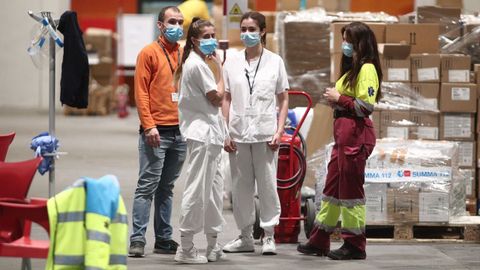 La ltima jornada de este hospital provisional ha dejado estampas de alegra entre sanitarios y pacientes, que mostraban en imgenes cartas de agradecimiento y dibujos de nimo que les han hecho llegar desde la ciudadana.