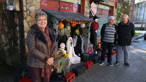 Irene Barcia, Manuel Mouriz y Rafael Garca, en la casa terrorfica de Narn