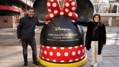 Jorge Pumar y Eugenia D�az Abella con los contenedores inspirados en Disney de Ecovidrio