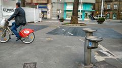 Trazado de la acera bici de los jardines de la Reina, cortado por la instalaci�n de un equipamiento hostelero
