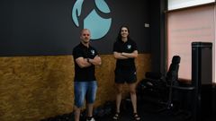 Nacho Galindo y Paula Ginzo, en el centro de fisioterapia Debia, que han abierto en Ourense.