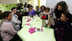 <span lang= es-es >Caf�-bomb�n en San Cibrao y m�s</span>. El Concello de Cervo se anticip� al d�a 8 como fecha del D�a de la Mujer Trabajadora y ayer, entre la Casa do Mar, el auditorio y el restaurante Buenavista en San Cibrao, celebr� varios actos. 