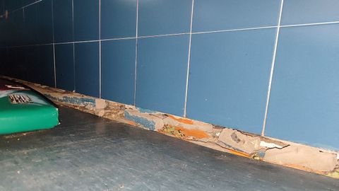 A pesar de las labores de mantenimiento, las deficiencias en el CEIP Pr�cticas resurgen cada curso