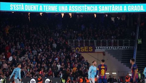 El Barcelona inform� por megafonia y en videomarcadores del motivo de la interrupci�n de su duelo ante el Celta, la indisposici�n de un aficionado.