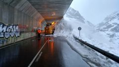 Carretera cortada por la nieve en San Isidro