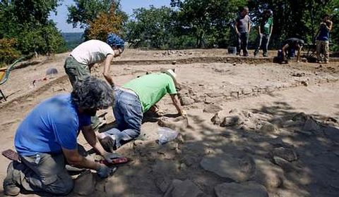 Un aspecto de la excavaci�n realizada en el castro.