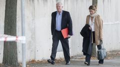 Crespo y su letrada, llegando a la Audiencia Nacional.