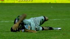 Brutal entrada del portero de Boca a un delantero rival