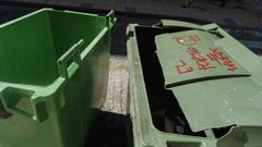 Contenedores da�ados en Ourense.