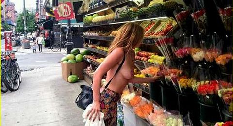 Scout Willis. La hija de Bruce Willis y Demi Moore protest� por lo de �pezones no� saliendo en topless por las calles de Nueva York 