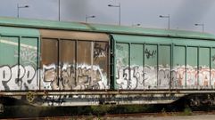 Vagones de mercanc�as con pintadas en la estaci�n de Monforte, en una imagen de archivo que no est� relacionada con los hechos investigados en este caso