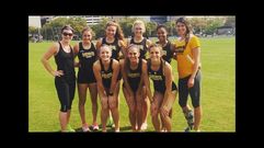 Claudia Rojo, segunda por la izquierda, con sus compa�eras de equipo