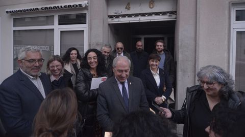 Miguel Fernndez, junto a sus compaeros de corporacin, Jos Tom y Pilar Garca Porto