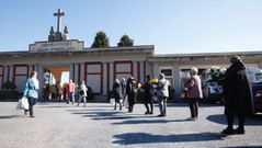 Ayer se generaron colas a la entrada del cementerio de San Froil�n