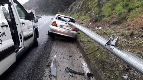 El conductor sali� ileso despu�s de que el quitamiedos atravesara el veh�culo
