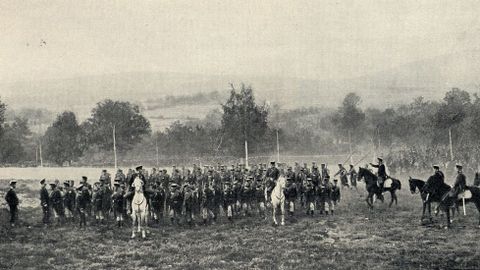 Despliegue de las tropas de infanter�a en el Campo do Teixugo durante las maniobras