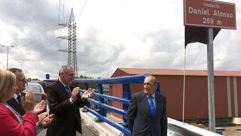 Isaac Pola, Mariv�n Monteser�n y Benigno Fano aplauden a Daniel Alonso, en la inauguraci�n de los accesos al PEPA, en Avil�s