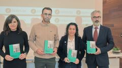 De izquierda a derecha, la consejera del Colegio de Veterinarios, Mar�a del Camino Ferrero, el gerente de Serfuja, Jorge Balado, la presidenta del Colegio de Enfermer�a, Lourdes Bermello, y el presidente del Colegio de M�dicos, Eduardo Iglesias, en la presentaci�n del manual en Lugo