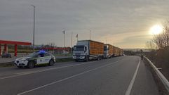 La Guardia Civil escoltaba a primera hora de la mañana un convoy de seis camiones en la N-120