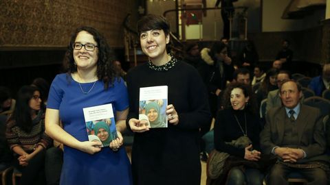 Carmen, a la izquierda