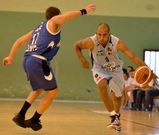 Breog�n y Melilla disputaron un intenso partido en el polideportivo de Marz�n, en Foz. 