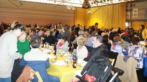 Codillo.M�s de 1.050 comensales se citaron en la Festa do Codillo