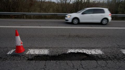 A nota. Seguimos falando das mesmas cousas que hai cincuenta anos. A estrada que une ?ou non? Ourense con Valdeorras, pasando por Monforte, &eacute; de pel&iacute;cula