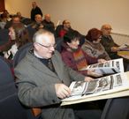 Colaboradores, autoridades, veci�os e amigos acudiron ao acto.